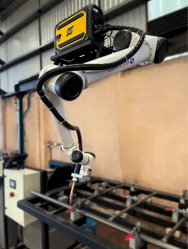 Sistema de soldadura robotizado con mesa de soldadura rotativa